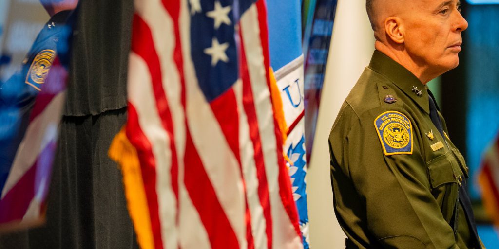 Perché l’amministrazione Trump ha revocato l’accesso a X al capo della frontiera dopo la sua rimozione dal Minnesota