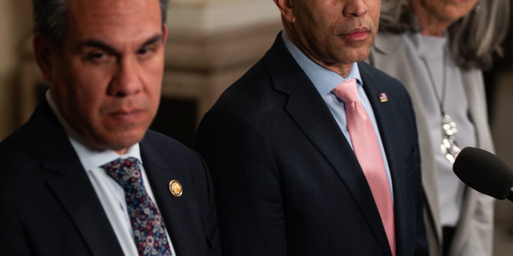 Democratici spingono per l'impeachment del Segretario della Sicurezza Interna a seguito del tragico sparo a Minneapolis