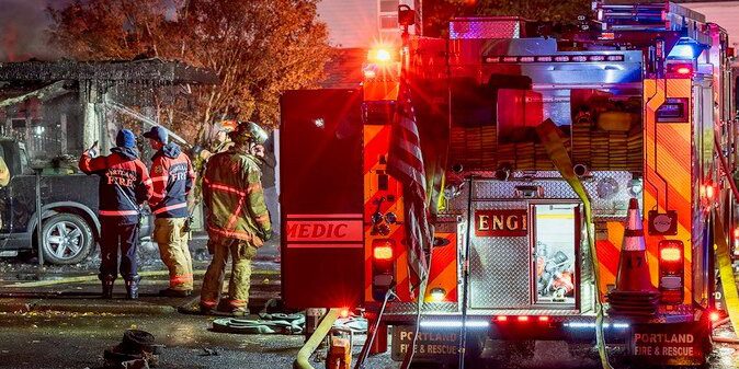 Incendio doloso a casa di un consigliere comunale di Portland: le autorità indagano e un uomo è accusato