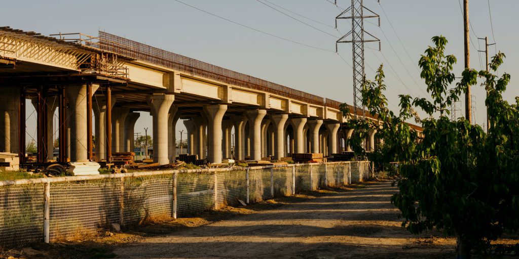 California presenta causa per il taglio di 4 miliardi di dollari al progetto di treni ad alta velocità
