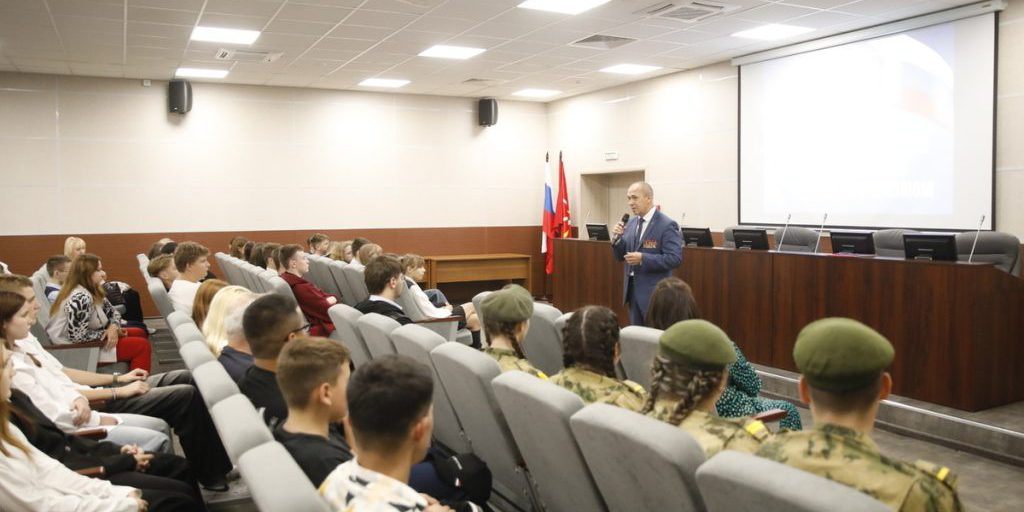 "Lezione di coraggio al parco "Patriot" di Tula: l'eroismo di Vladimir Silantyev"