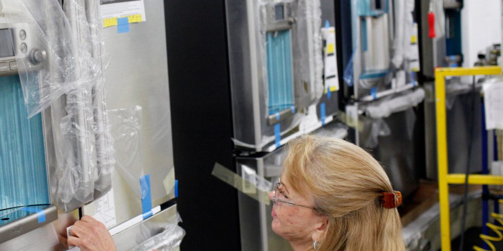GE Appliances apre una fabbrica negli Stati Uniti per produrre filtri d’acqua certificati e contrastare i contraffatti