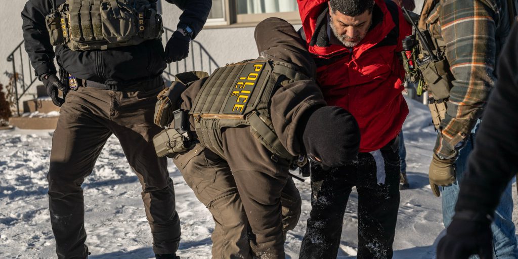 Giudice richiede chiarimenti sul potenziamento delle attività ICE in Minnesota