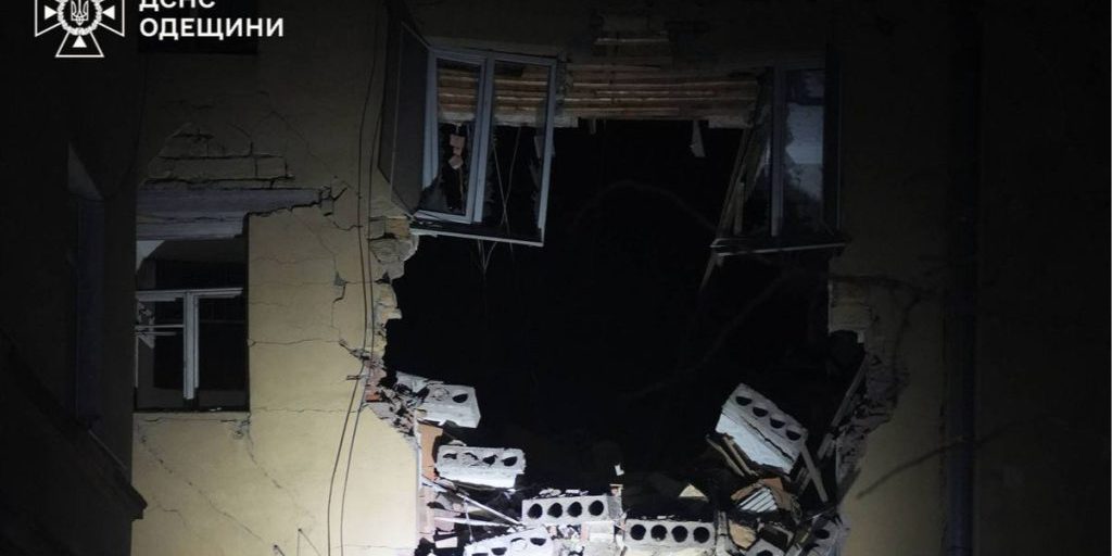 Odesa colpita di nuovo: attacco russo la seconda notte consecutiva, tre feriti