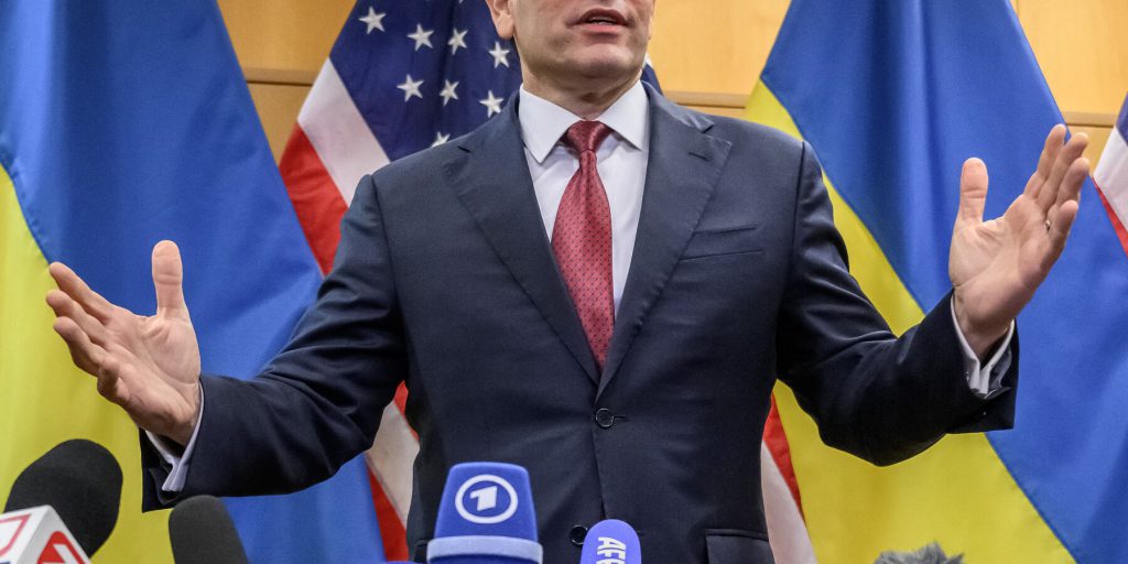 I principali collaboratori di Trump incontreranno i rappresentanti ucraini in Florida domenica