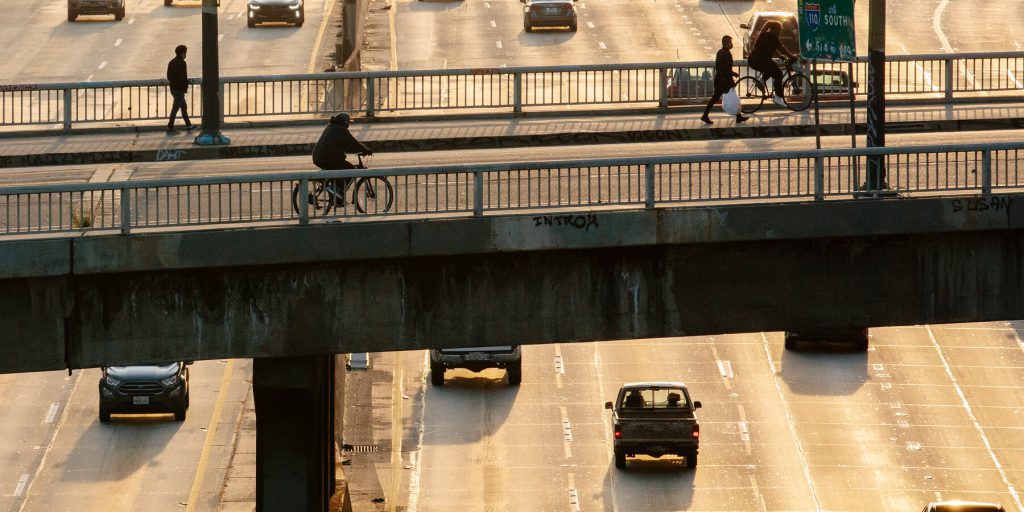 Uomo di Los Angeles accusato di bloccare il traffico autostradale per girare un video musicale