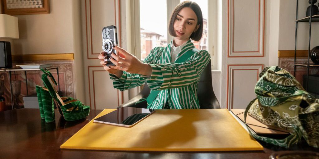 Serie consigliate per dicembre: Emily in Paris su Netflix, Silencio su Movistar+, Stranger Things e altre novità