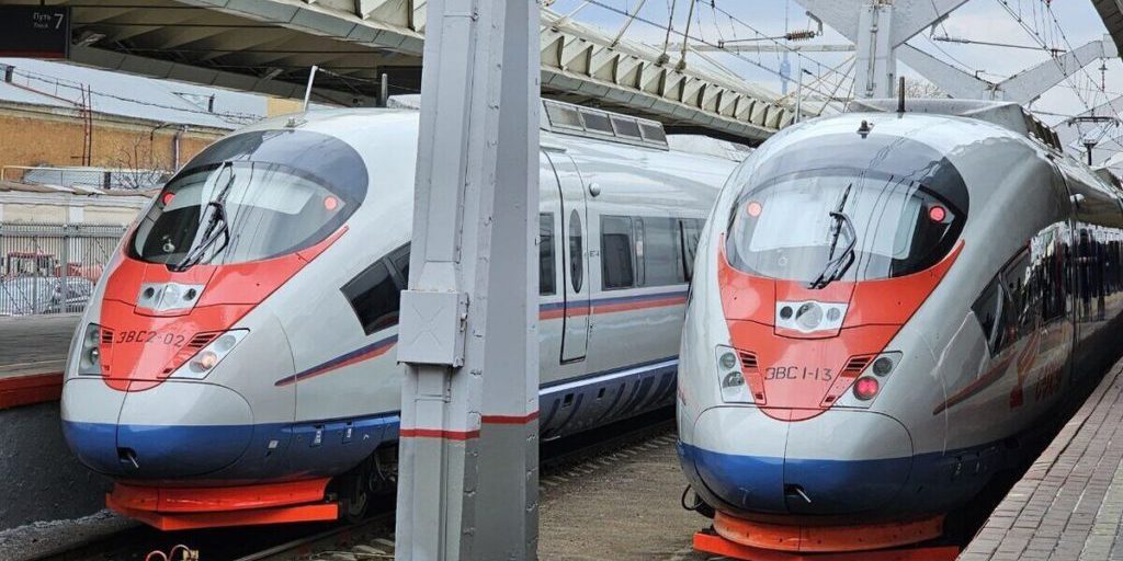 «Сапсан» из Москвы в Петербург опоздает на 45 минут