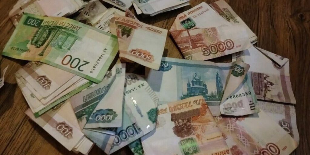 Работникам североморского молзавода выплатили 4 млн рублей долга по иску прокурора