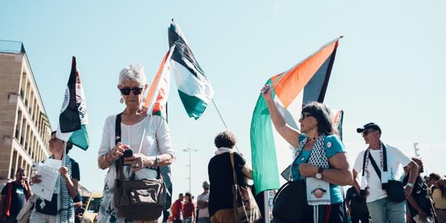 Ministero dell'Interno chiede di rimuovere le bandiere palestinesi dai municipi per mantenere la neutralità del servizio pubblico