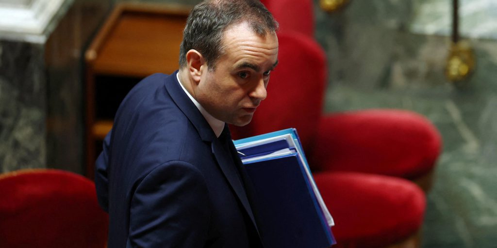 Lecornu: distacco del governo dalla campagna presidenziale mentre Dati si concentra a Parigi