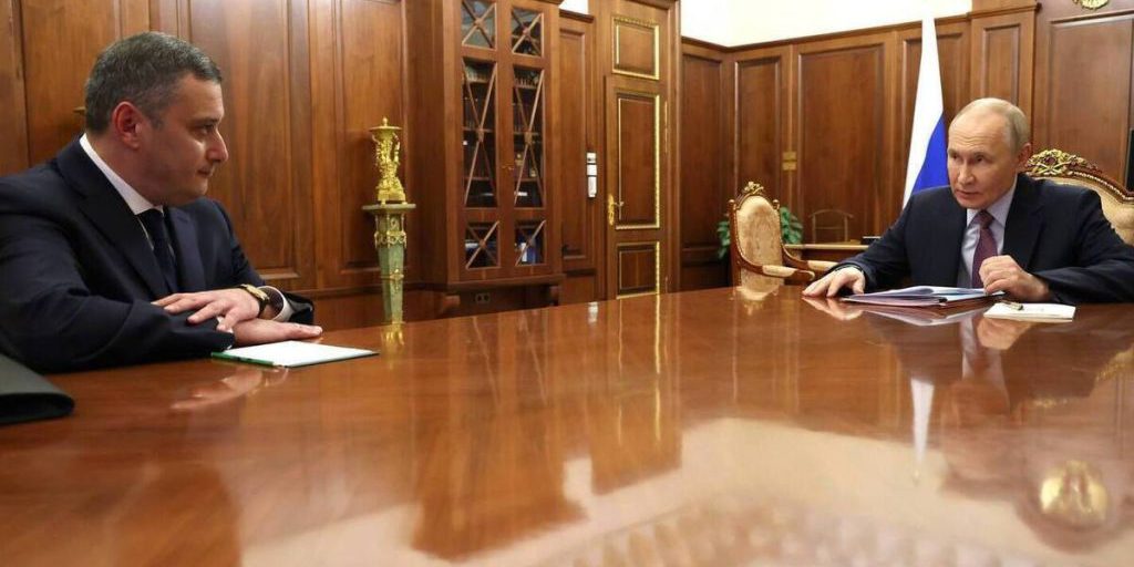 Губернатор Курской области поздравил Владимира Путина с 73-летием