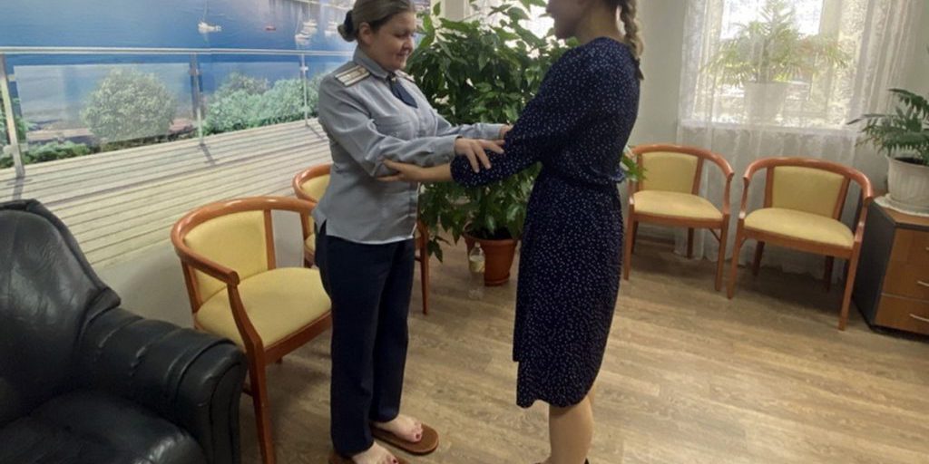 Сотрудники марийской УФСИН снимают стресс, стоя на гвоздях