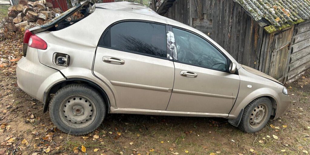 Автоледи в Великоустюгском округе съехала в кювет и врезалась в дерево