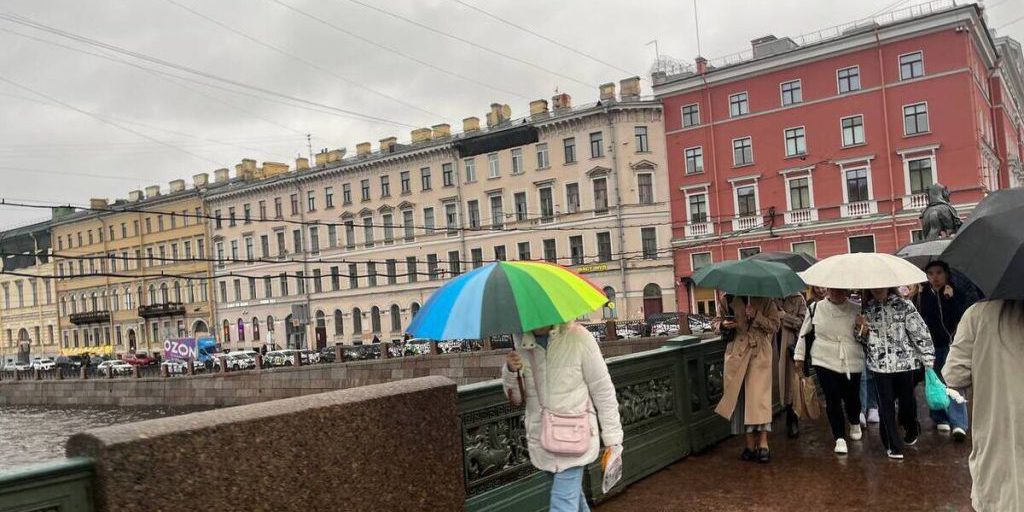 Ciclone sulla Russia europea: previsioni meteo avverse per San Pietroburgo, possibili conseguenze sulla vita quotidiana e sulla sicurezza pubblica