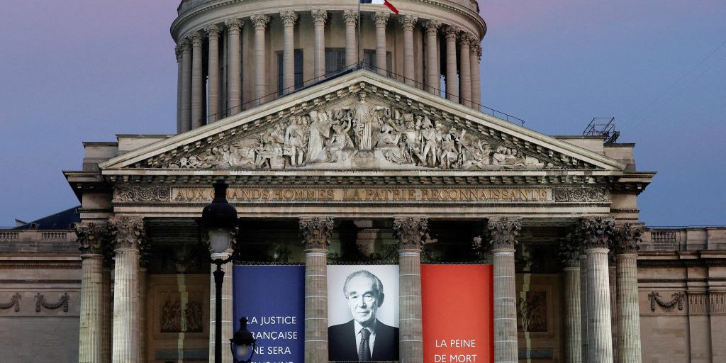 Entrée de Robert Badinter au Panthéon: pourquoi son corps ne sera-t-il pas dans le cercueil ?