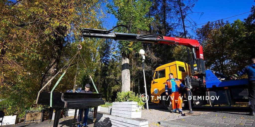 В Белгороде рояль с набережной Везелки убрали на зиму