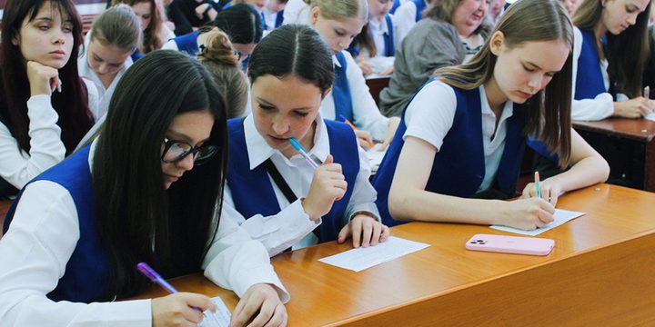 "Progetto di formazione per giovani leader: opportunità unica per gli studenti delle scuole superiori della regione di Penza"
