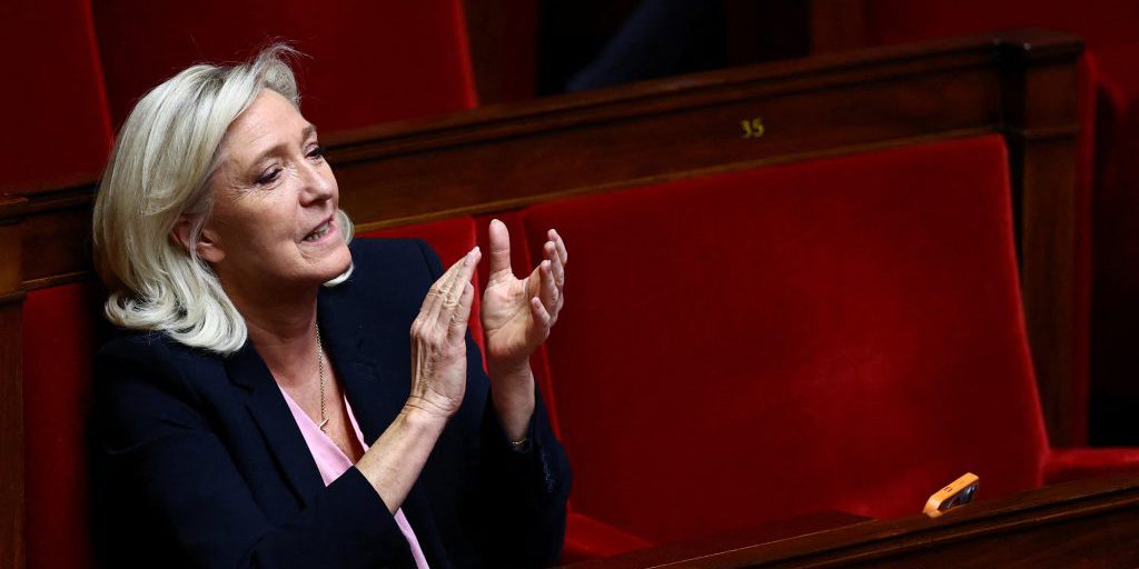 Rassemblement National ottiene storica approvazione per denunciare accordo franco-algerino del 1968