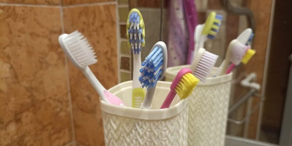 Attenzione alla salute orale: consiglio di San Pietroburgo su come scegliere gli sciacqui bucali giusti per le tue esigenze