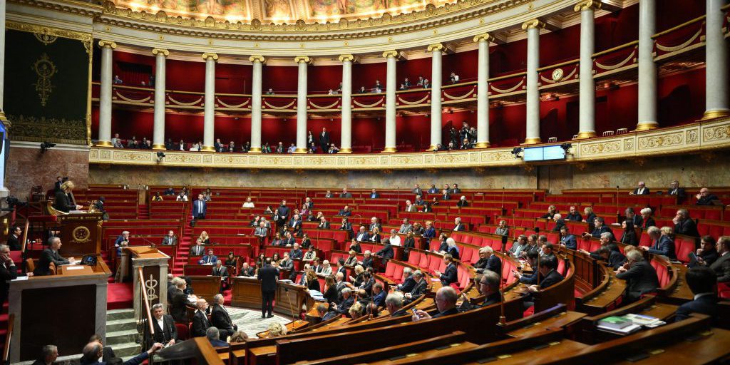 Deputati stanchi del lungo dibattito sul bilancio: vogliono chiudere la questione per concentrarsi alle elezioni comunali