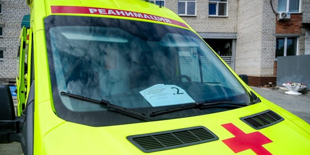 Incidente stradale a Chelyabinsk: una pensionata ferita in autobus, le autorità valutano misure di sicurezza