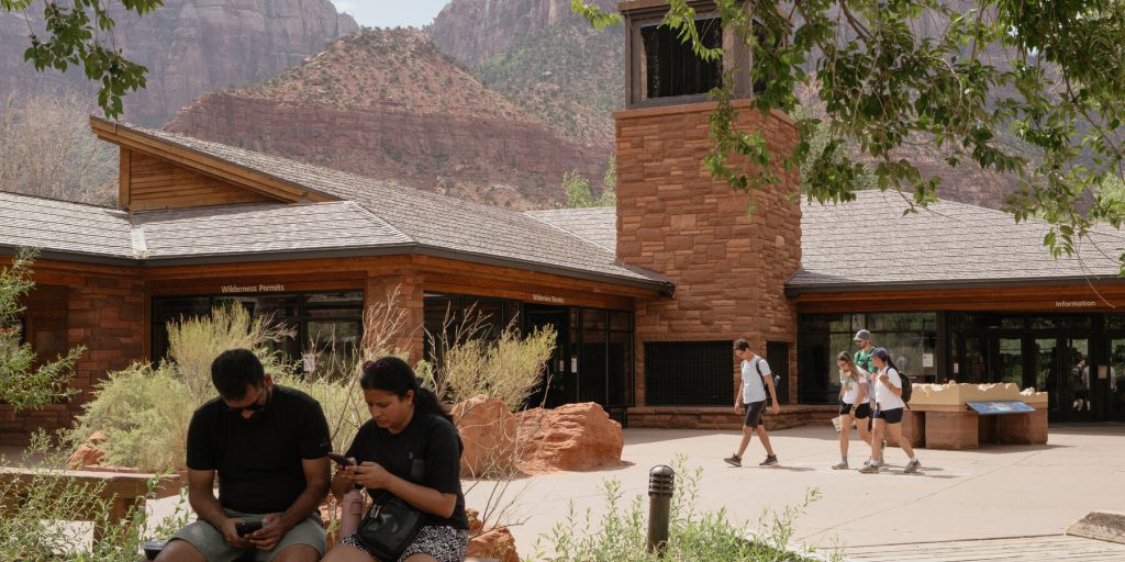 I parchi nazionali ordinano la rimozione di articoli che promuovono D.E.I. dai negozi di souvenir