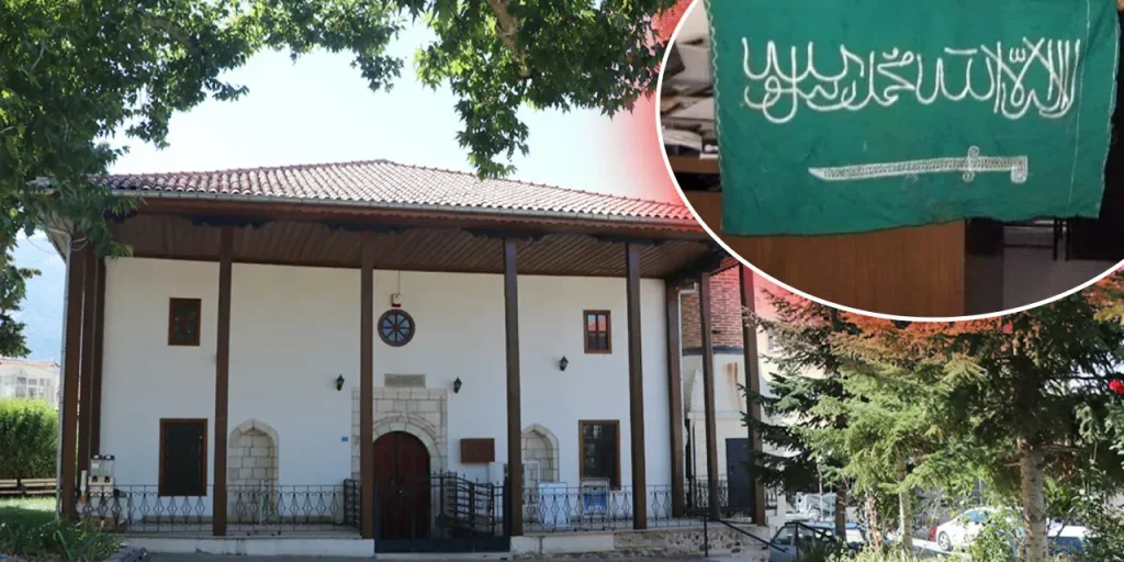 Vessillo di 300 anni ritrovato a Acıpayam, in provincia di Denizli