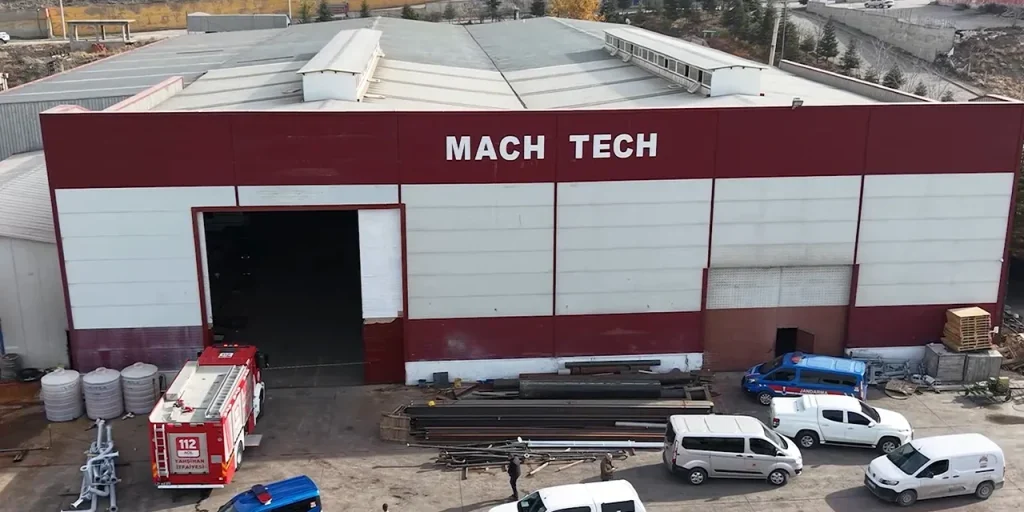 Caduta di una lastra di acciaio da 3 tonnellate provoca la morte di due operai