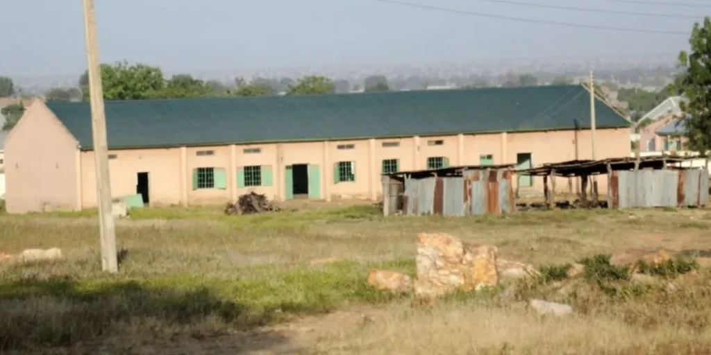 Oltre 300 bambini e personale rapiti da scuola in Nigeria