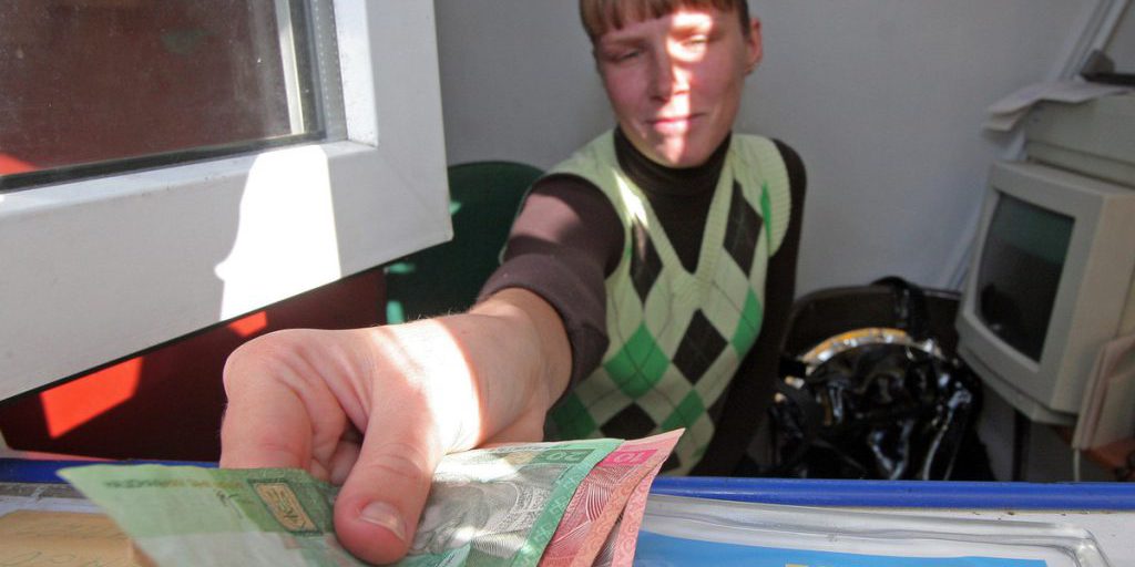 FMI richiede devaluzione della valuta ucraina per riequilibrare l'economia e aumentare la competitività internazionale