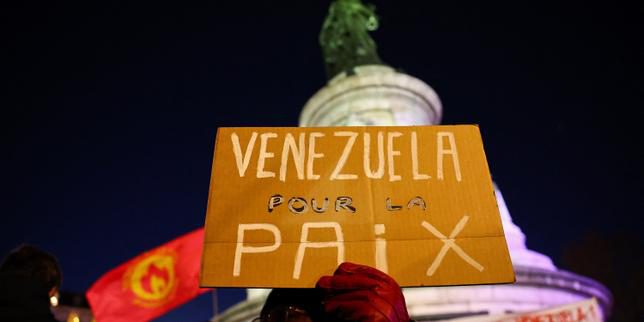 Macron riconosce la fine della dittatura venezuelana ma non condanna l'operazione USA, suscitando critiche