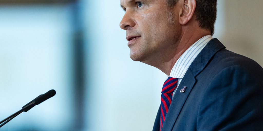 Trasferimento dei Funzionari dell'Amministrazione Trump in Residenze Militari: Implicazioni e Conseguenze