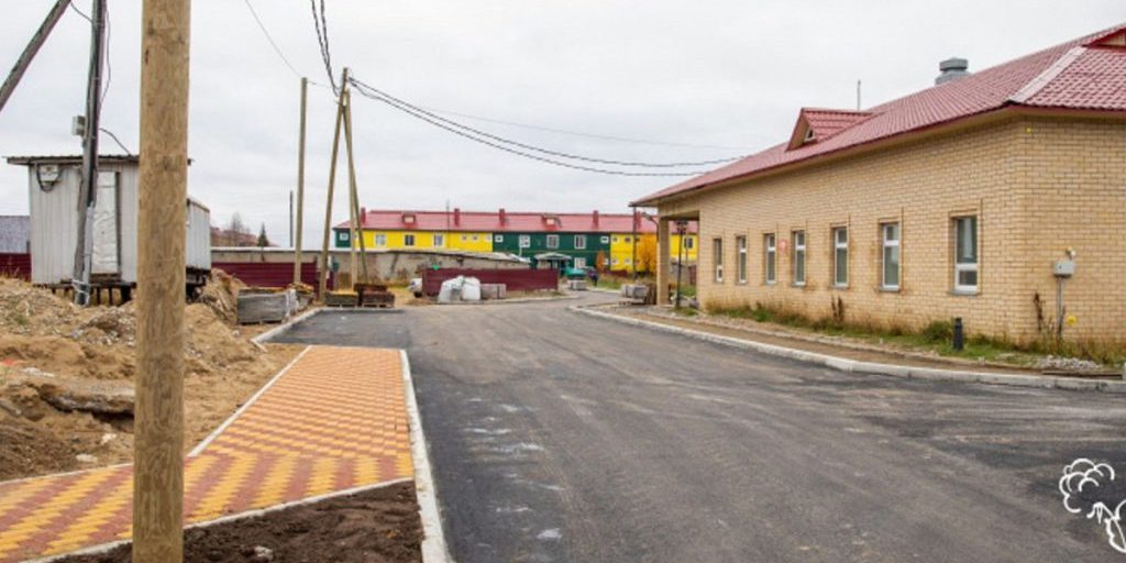 Монтаж тротуарной плитки завершился в Нарьян-Маре на Ленина