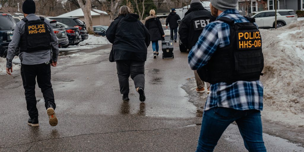 Il Dipartimento della Salute sospende i finanziamenti ai centri di assistenza infantile del Minnesota per frode nei programmi sociali