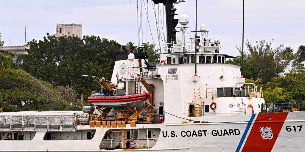 Militari statunitensi attaccano convoglio di barche nel Pacifico, cercano sopravvissuti