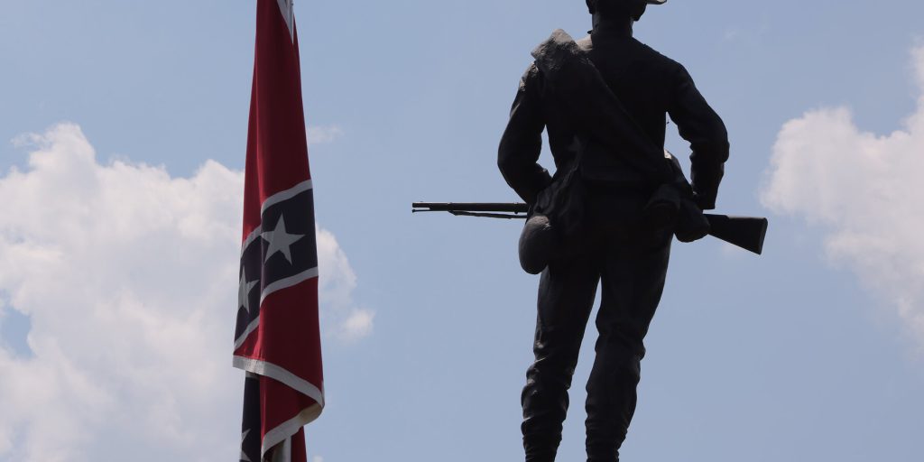 Statue Confederate della Carolina del Nord: Una Nuova Soluzione su Terra Privata