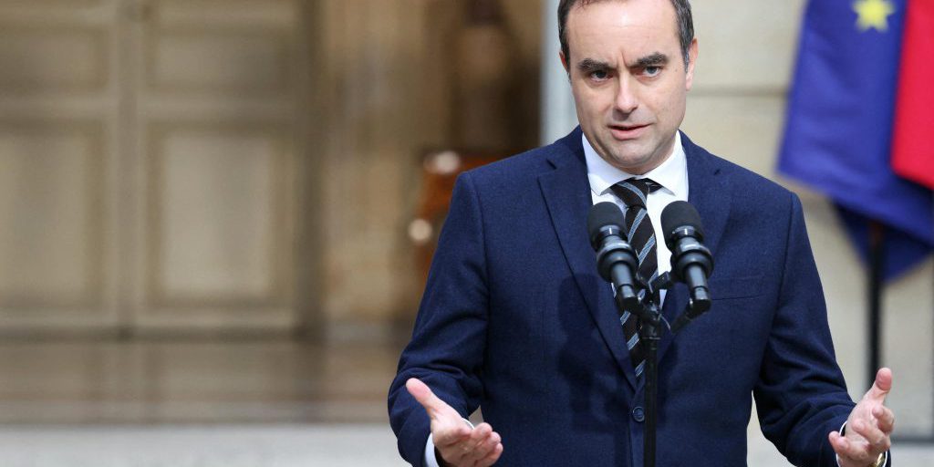 Sébastien Lecornu et Emmanuel Macron jouent la carte de la stabilité