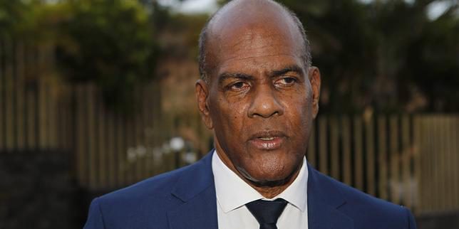 Presidente della Martinica in procinto di chiudere processo per appropriazione indebita, difende ancora l'autonomia dell'isola