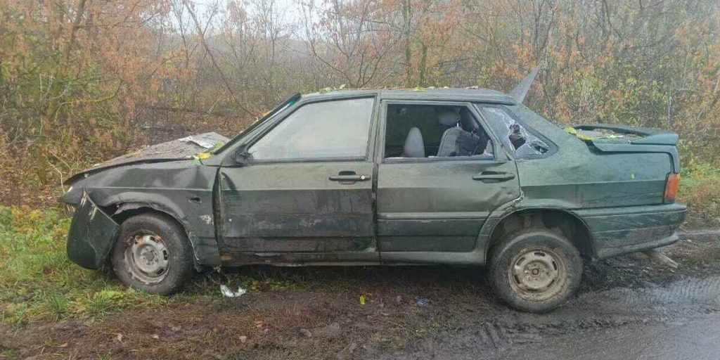 ВАЗ вылетел в кювет в Тамбовской области: двое молодых людей в больнице