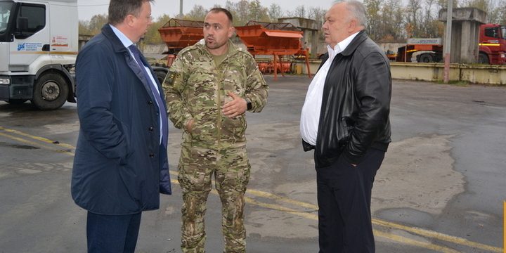 Бойцам СВО в Воронежской области передали технику и стройматериалы