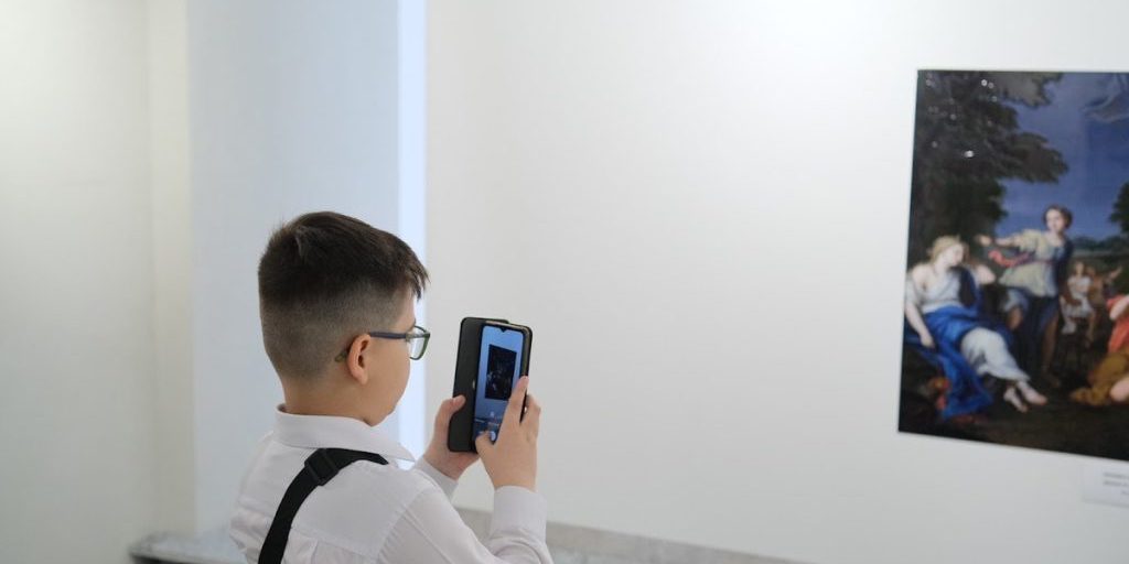 Allarme truffe online a Volgograd: minori nel mirino di falsi medici su piattaforme di messaggistica