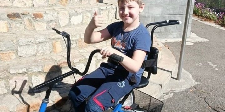 Велотренажер мальчику с ДЦП из Донбасса подарили бизнесмены Муравленко