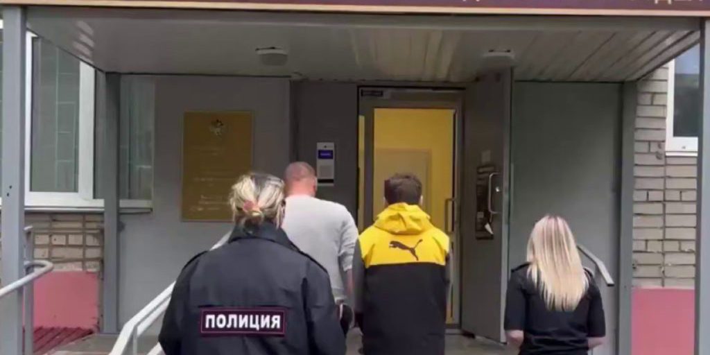 "Tragedia in Russia: giovane arrestato per aver ucciso la madre con un martello"