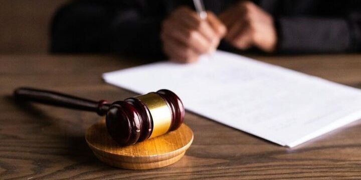 Corte Suprema Russa Sostiene Ministero del Dagestan in Disputa su Valutazione Catastale del Terreno