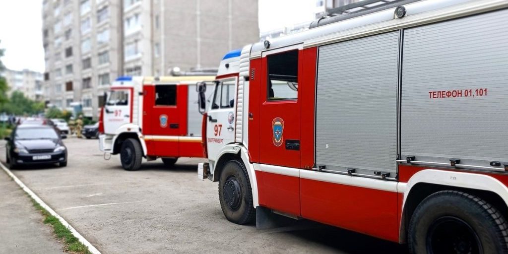 Отходы от распилки леса горели в Туринске