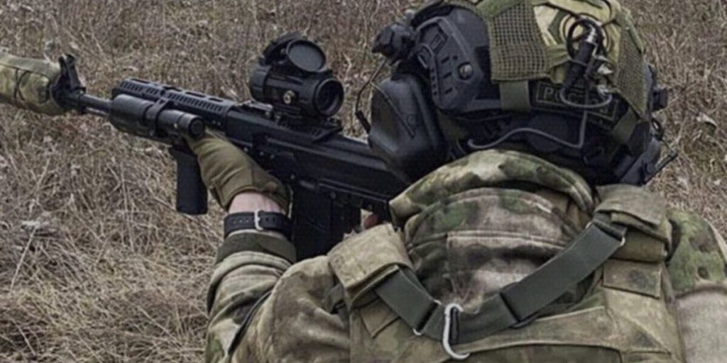 В центре Красноармейска боевики ВСУ сдаются в плен