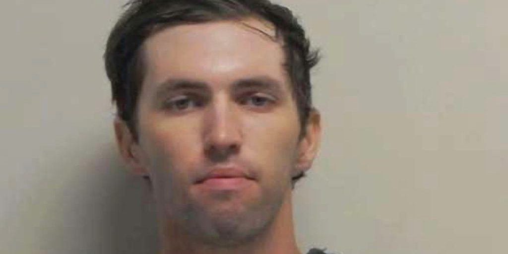 Sospettato dell'omicidio di Charlie Kirk mostra comportamento inquietante dopo il crimine