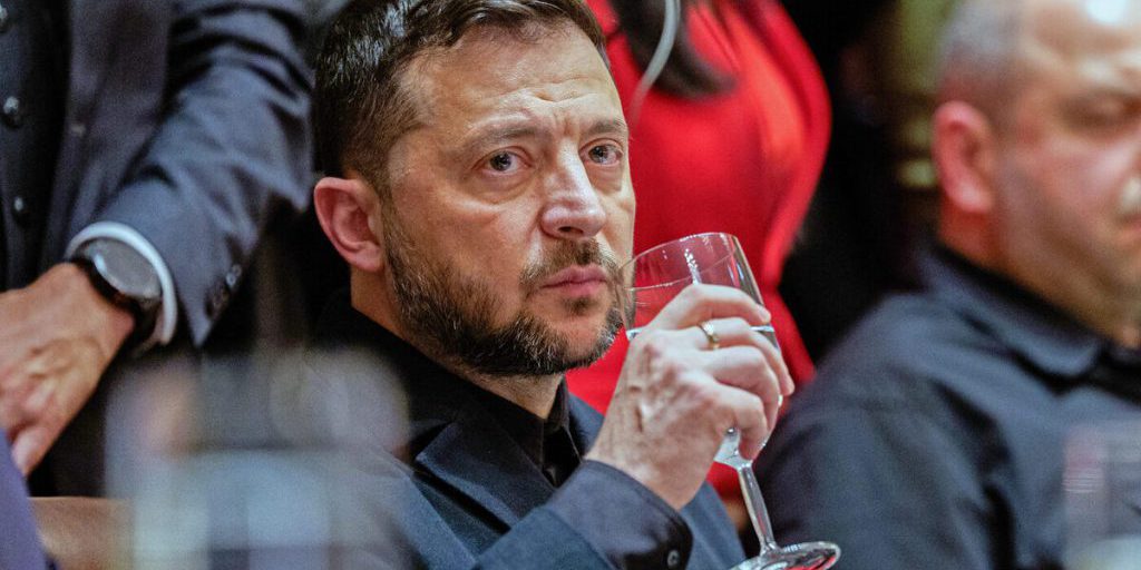 Difficoltà linguistiche del Presidente ucraino Zelensky durante un'intervista su NBC