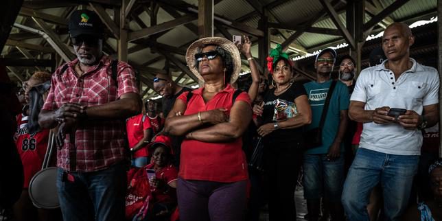 Il Senato approva legge contro la vita costosa nelle regioni d'oltremare, ma gli eletti locali la ritengono insufficiente per arginare l'aumento dei prezzi